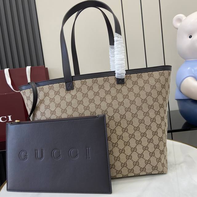 配原厂绿色礼品袋 新款 Gucci Totissima系列中号托特包 这款单品出自gucci Lido系列，设计灵感源自意大利海岸的夏日风情和海滩俱乐部。Ori