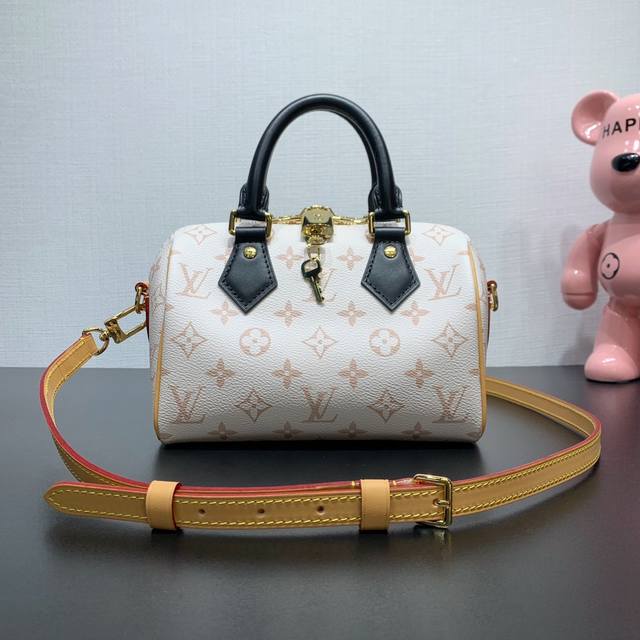 款号：M46906 本款 Speedy Bandoulière 20 手袋取材 2024 早春秀场的 Monogram Dune 帆布，以柔和沙丘色调成就都市潮