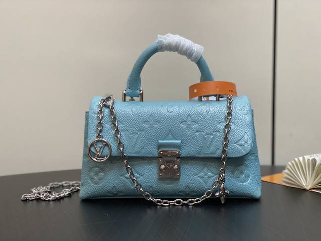 原单精品 M12144蓝色全皮压花 链条包手提包系列 当季新款 Nano Madeleine 手袋 M12145奶白色 M12144黑色 本款 Nano Mad