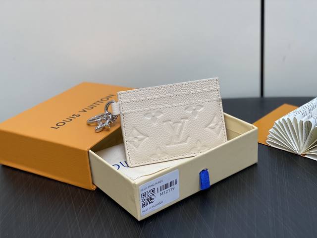 原单精品 M12179珠光白全皮压花 卡包钱包系列 Porte-Cartes Lv Char Ms卡夹 M12180 珠光蓝 M12179 珠光白 M12178 原单精品 M12179珠光白全皮压花 卡包钱包系列 Porte-Cartes Lv Char Ms卡夹 M12180 珠光蓝 M12179 珠光白 M12178