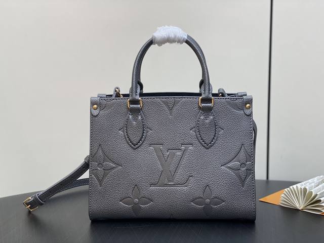 原单精品 M12886枪灰色 全皮压花四方包系列 Onthego 小号手袋 M45659 M12886 枪色 压花 本款 Onthego 小号手袋出自 Lv S