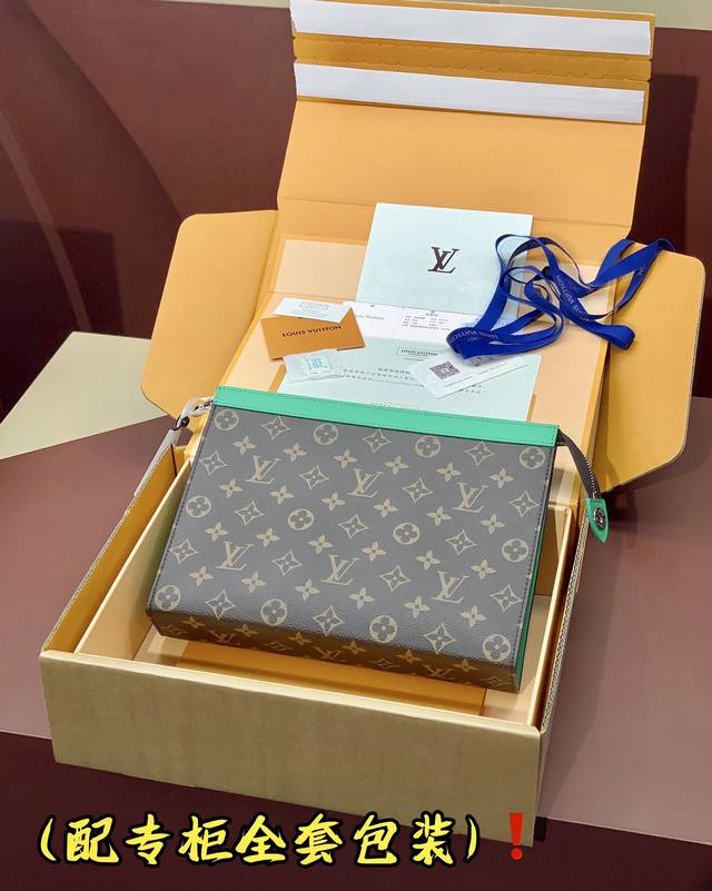 出厂价 升级版本 M44466绿色！ Monogram Eclipse帆布裁制而成，此款风格硬朗的全新中号手袋可轻松收纳个人必备物品尺寸：26X20X5Cm。