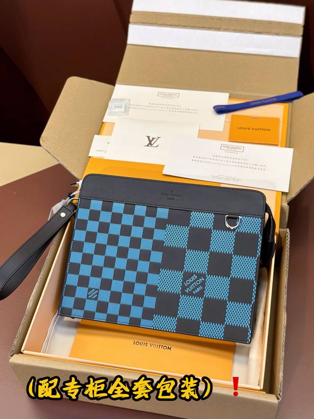 出厂价 升级版本n60449蓝色 Standing 手拿包standing 手拿包身披 Damier Infini 3D 图案压纹，定义文件及常备物品的随行新法