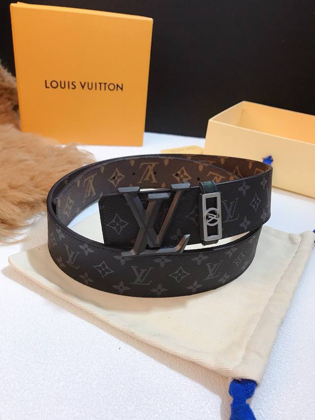 配正版包装，Lv路易威登正版同步立体纯钢扣，版型高档时尚，双面原厂面料，看工艺皮质即知，精细打磨五金扣件，好货上手即知， 制作工艺考究 媲美正品无压力 ，宽度4