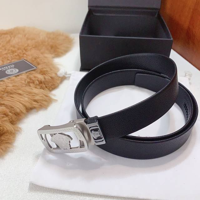 范思哲新款纯钢自动扣系列，宽度3.5Cm，配正版包装，精工无缝带工艺，五金精品打磨材质，高端品质原单小牛皮搭配荔枝纹，正版开模， 高清实拍大图 ，保质保量