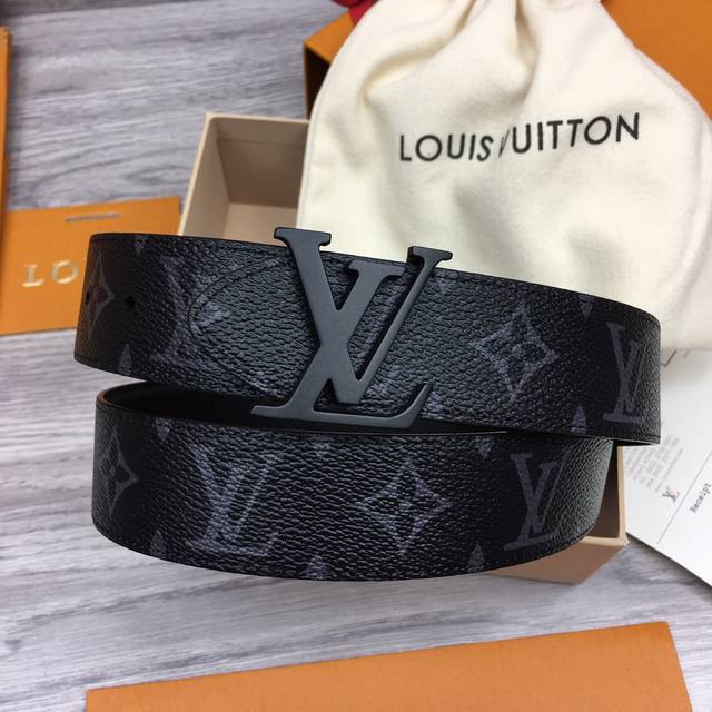 Lv 意大利进口专柜专用monorgan涂层帆布配荔枝纹底，搭配真空电镀烤漆纯铜扣，经典款式，专柜有售，市场顶级品质，支持验货 配送全套专柜包装，宽度 3.5C