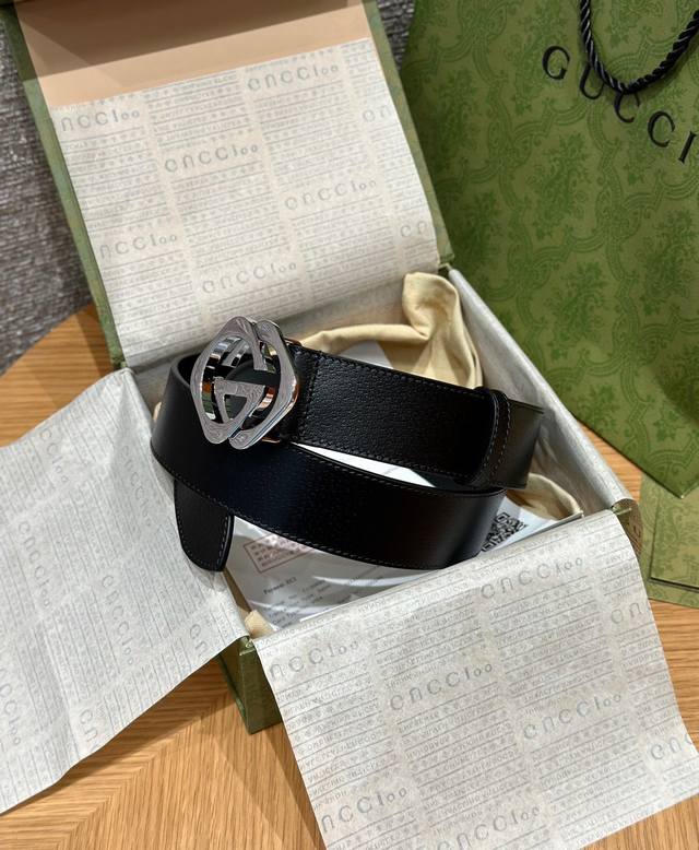 Gucci 意大利进口头层猪皮纹牛皮配平纹底，搭配真空电镀亮面纯铜扣，经典款式，专柜有售，市场顶级品质，支持验货 配送全套专柜包装，宽度 4.0Cm