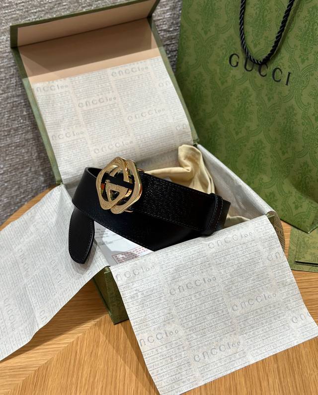 Gucci 意大利进口头层猪皮纹牛皮配平纹底，搭配真空电镀亮面纯铜扣，经典款式，专柜有售，市场顶级品质，支持验货 配送全套专柜包装，宽度 4.0Cm