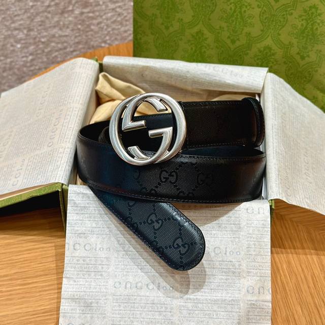 Gucci 意大利进口专柜专用防水帆布配头层皮底，搭配真空电镀仿古银扣，官网新款，专柜有售，市场顶级品质，支持验货 配送全套专柜包装，宽度 4.0Cm