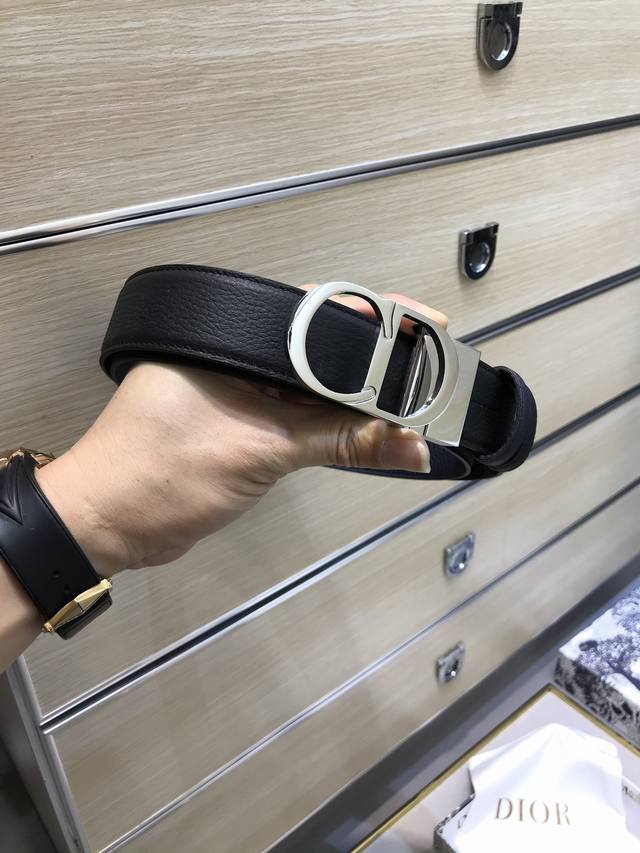 Dior -双面意大利进口头层荔枝纹牛皮，搭配真空电镀亮面旋转纯铜扣，经典款式，专柜有售，市场顶级品质，支持验货 配送全套专柜包装，宽度 3.5Cm