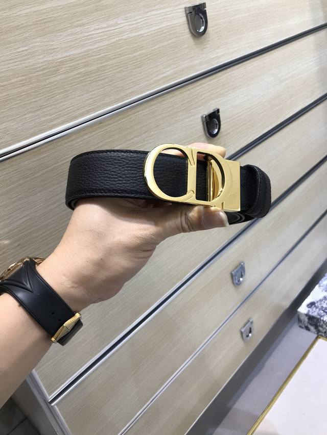 Dior -双面意大利进口头层荔枝纹牛皮，搭配真空电镀亮面旋转纯铜扣，经典款式，专柜有售，市场顶级品质，支持验货 配送全套专柜包装，宽度 3.5Cm