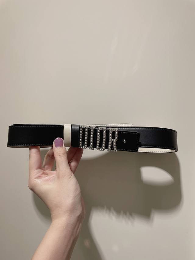 Dior -双面意大利进口头层小牛皮,搭配真空电镀镶嵌珍珠纯铜扣,官网新款,专柜有售,市场顶级品质,支持验货 配送全套专柜包装,宽度 3.0Cm Dior -双面意大利进口头层小牛皮,搭配真空电镀镶嵌珍珠纯铜扣,官网新款,专柜有售,市场顶级品质,支持验货 配送全套专柜包装,宽度 3.0Cm