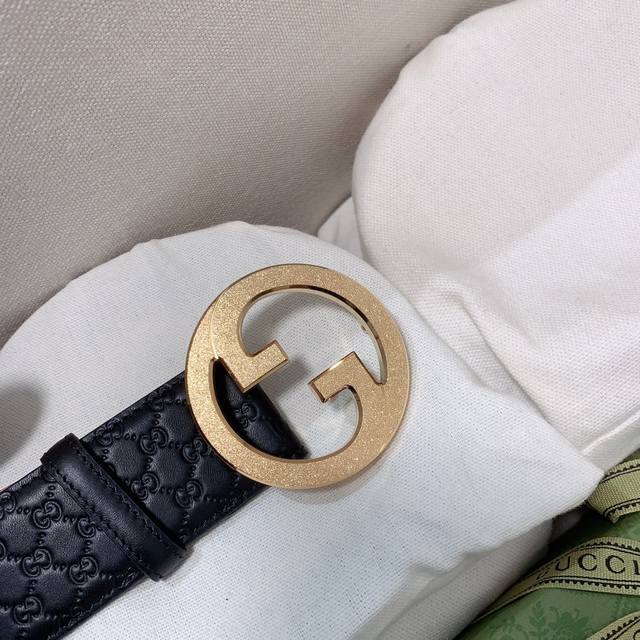 Gucci -意大利进口头层压花小牛皮配磨砂底,搭配真空电镀滚砂纯铜扣,经典款式,专柜有售,市场顶级品质,支持验货 配送全套专柜包装,宽度 4.0Cm Gucci -意大利进口头层压花小牛皮配磨砂底,搭配真空电镀滚砂纯铜扣,经典款式,专柜有售,市场顶级品质,支持验货 配送全套专柜包装,宽度 4.0Cm