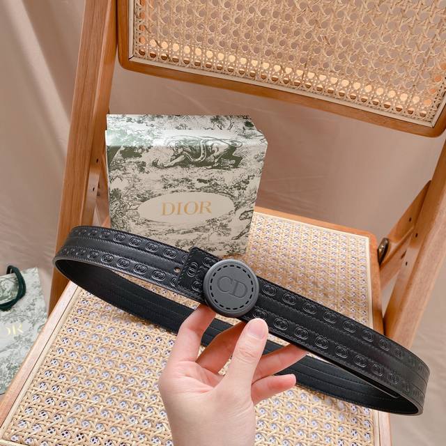 Dior -意大利进口头层压花小牛皮配平纹底,搭配真空电镀喷砂纯铜扣,官网新款,专柜有售,市场顶级品质,支持验货 配送全套专柜包装,宽度 3.5Cm Dior -意大利进口头层压花小牛皮配平纹底,搭配真空电镀喷砂纯铜扣,官网新款,专柜有售,市场顶级品质,支持验货 配送全套专柜包装,宽度 3.5Cm