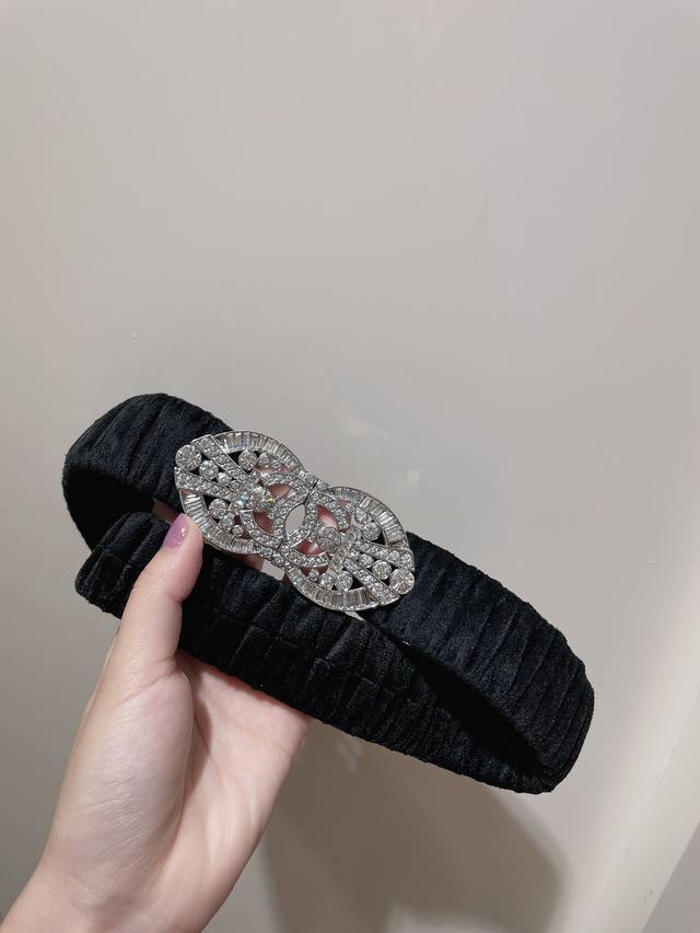 香奈儿 -双面意大利进口头层弹性小羊皮，搭配真空电镀镶钻纯铜扣，官网新款，专柜有售，市场顶级品质，支持验货 配送全套专柜包装，宽度 3.0Cm