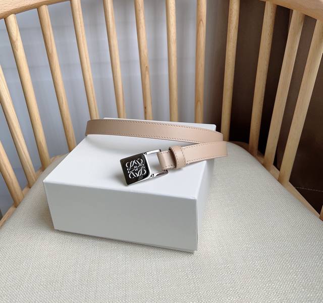 罗意威 -双面意大利进口头层小牛皮,搭配真空电镀亮面纯铜扣,经典款式,专柜有售,市场顶级品质,支持验货 配送全套专柜包装,宽度 2.0Cm 罗意威 -双面意大利进口头层小牛皮,搭配真空电镀亮面纯铜扣,经典款式,专柜有售,市场顶级品质,支持验货 配送全套专柜包装,宽度 2.0Cm