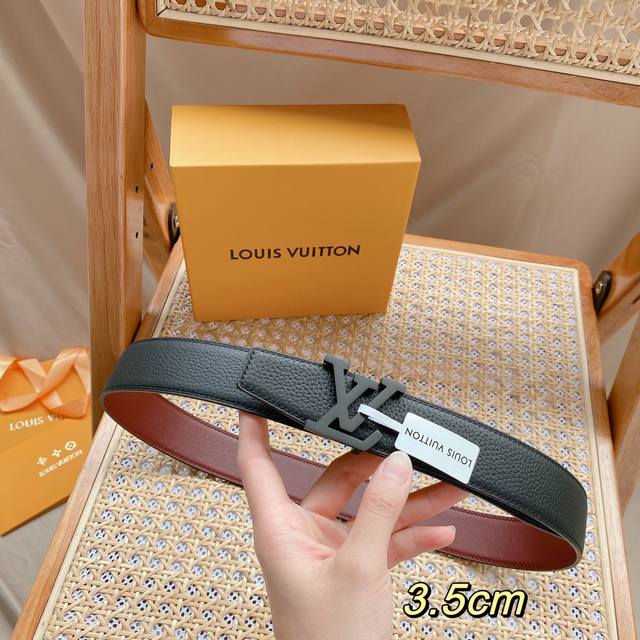 Lv -意大利进口头层荔枝纹牛皮配平纹底，搭配真空电镀烤漆纯铜扣，经典款式，专柜有售，市场顶级品质，支持验货 配送全套专柜包装，宽度 3.5Cm