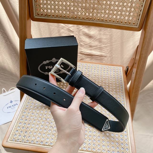 Prada -双面意大利进口头层小牛皮，搭配真空电镀亮面纯铜针扣，经典款式，专柜有售，市场顶级品质，支持验货 配送全套专柜包装，宽度 3.5Cm