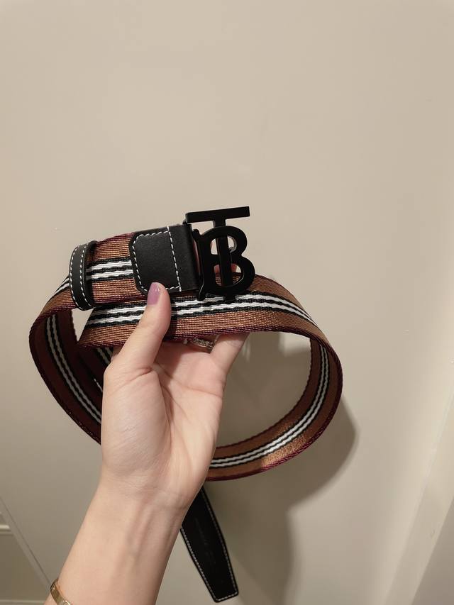 巴宝莉 -意大利进口专柜专用条纹帆布拼接头层牛皮，搭配真空电镀喷砂纯铜扣，经典款式，专柜有售，市场顶级品质，支持验货 配送全套专柜包装，宽度 3.5Cm