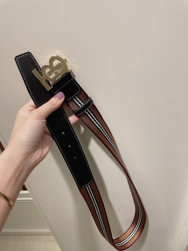 巴宝莉 -意大利进口专柜专用条纹帆布拼接头层牛皮，搭配真空电镀亮面纯铜扣，经典款式，专柜有售，市场顶级品质，支持验货 配送全套专柜包装，宽度 3.5Cm