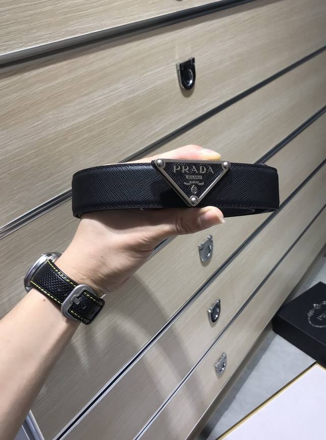 Prada -意大利进口头层十字纹牛皮配平纹底,搭配真空电镀贴皮纯铜扣,经典款式,专柜有售,市场顶级品质,支持验货 配送全套专柜包装,宽度 3.5Cm Prada -意大利进口头层十字纹牛皮配平纹底,搭配真空电镀贴皮纯铜扣,经典款式,专柜有售,市场顶级品质,支持验货 配送全套专柜包装,宽度 3.5Cm