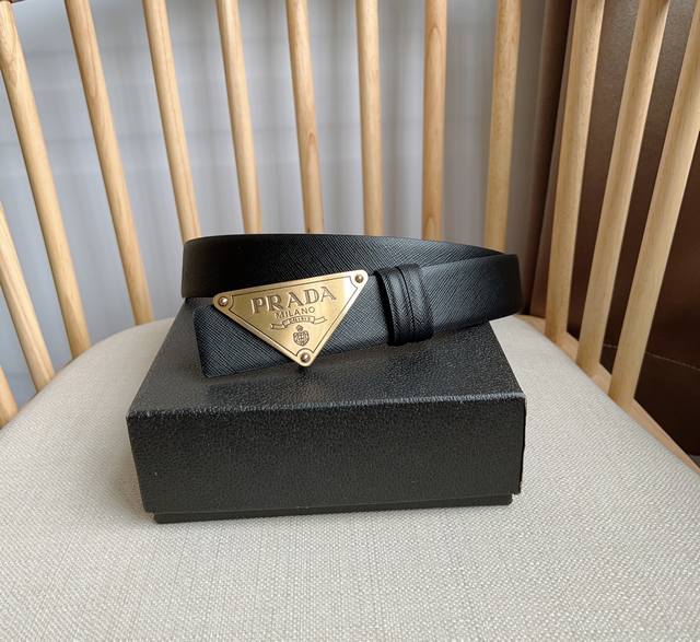 Prada -双面意大利进口头层十字纹牛皮，搭配真空电镀仿古铜扣，官网新款，专柜有售，市场顶级品质，支持验货 配送全套专柜包装，宽度 3.5Cm