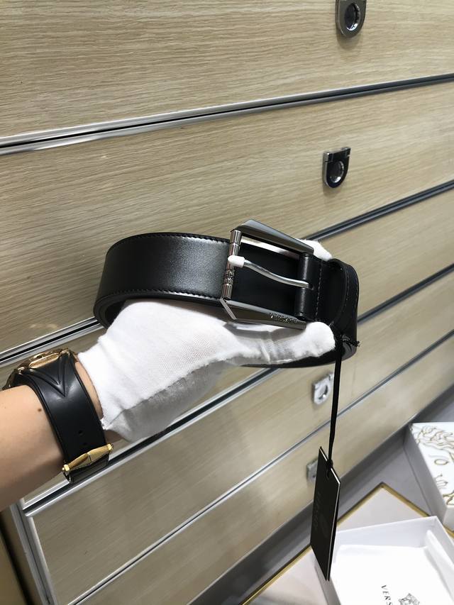 范思哲 -双面意大利进口头层小牛皮，搭配真空电镀亮面纯铜针扣，经典款式，专柜有售，市场顶级品质，支持验货 配送全套专柜包装，宽度 3.8Cm