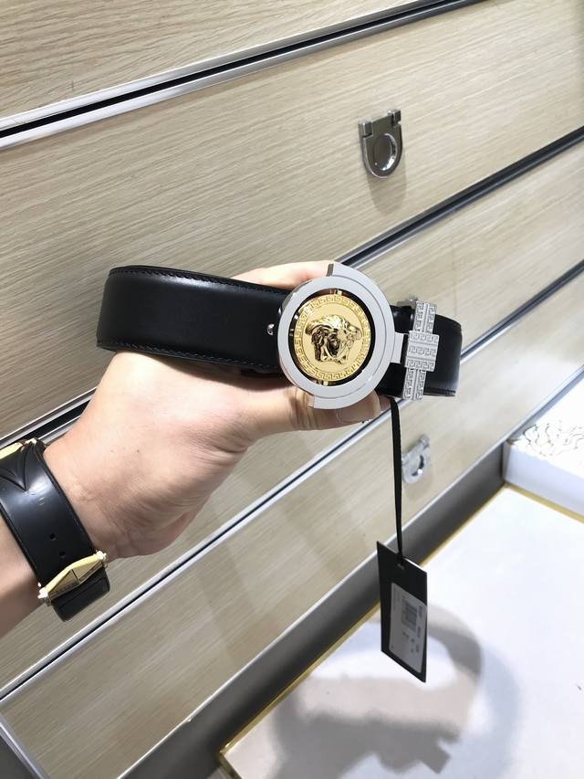 范思哲 -双面意大利进口头层小牛皮，搭配真空电镀亮面旋转纯铜扣，经典款式，专柜有售，市场顶级品质，支持验货 配送全套专柜包装，宽度 3.5Cm