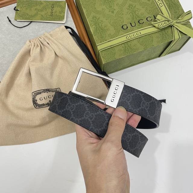 Gucci -意大利进口专柜专用印花帆布配平纹底，搭配真空电镀亮面纯铜扣，经典款式，专柜有售，市场顶级品质，支持验货 配送全套专柜包装，宽度 3.5Cm