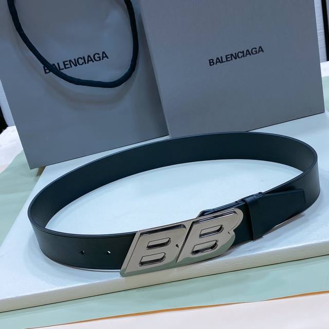 巴黎世家 -双面意大利进口头层小牛皮，搭配真空电镀亮面纯铜扣，官网新款，专柜有售，市场顶级品质，支持验货 配送全套专柜包装，宽度 3.4Cm