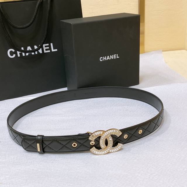 香奈儿 -意大利进口头层菱格小牛皮配平纹底，搭配真空电镀镶钻纯铜扣，官网新款，专柜有售，市场顶级品质，支持验货 配送全套专柜包装，宽度 3.0Cm