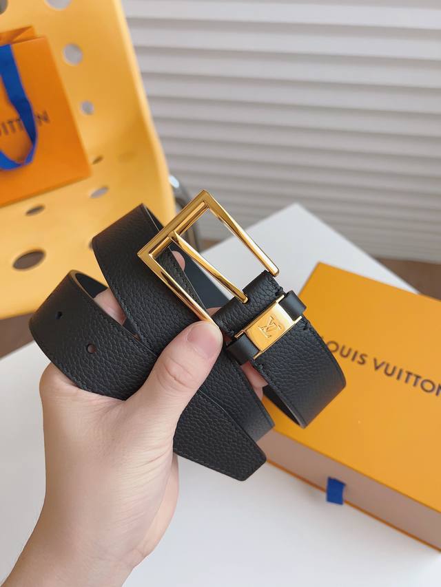 Lv -意大利进口头层荔枝纹牛皮配平纹底，搭配真空电镀亮面纯铜针扣，经典款式，专柜有售，市场顶级品质，支持验货 配送全套专柜包装，宽度 3.5Cm