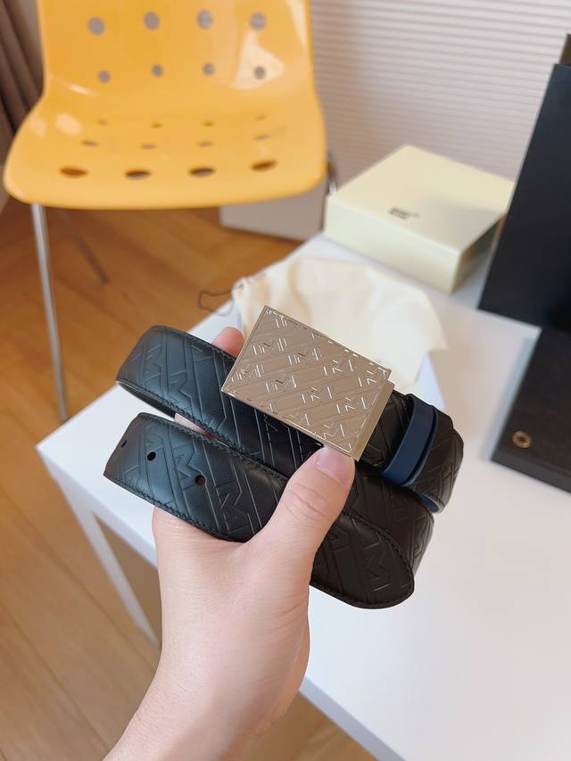 万宝龙 -意大利进口头层压花小牛皮配平纹底，搭配真空电镀花纹纯铜扣，经典款式，专柜有售，市场顶级品质，支持验货 配送全套专柜包装，宽度 3.5Cm