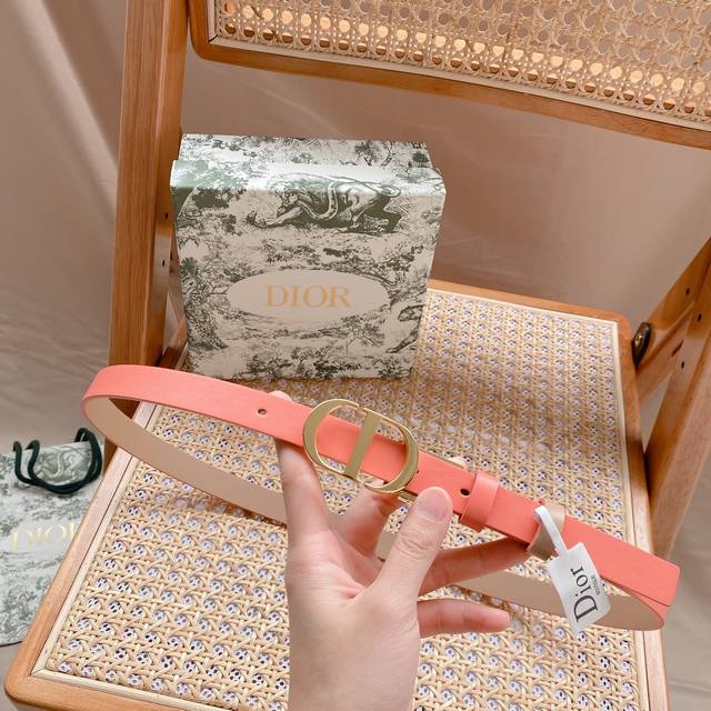 Dior -双面意大利进口头层小牛皮，搭配真空电镀亮面旋转纯铜扣，官网新款，专柜有售，市场顶级品质，支持验货 配送全套专柜包装，宽度 2.0Cm