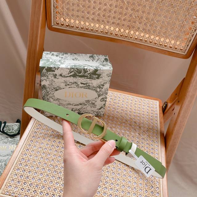 Dior -双面意大利进口头层小牛皮，搭配真空电镀亮面旋转纯铜扣，官网新款，专柜有售，市场顶级品质，支持验货 配送全套专柜包装，宽度 2.0Cm