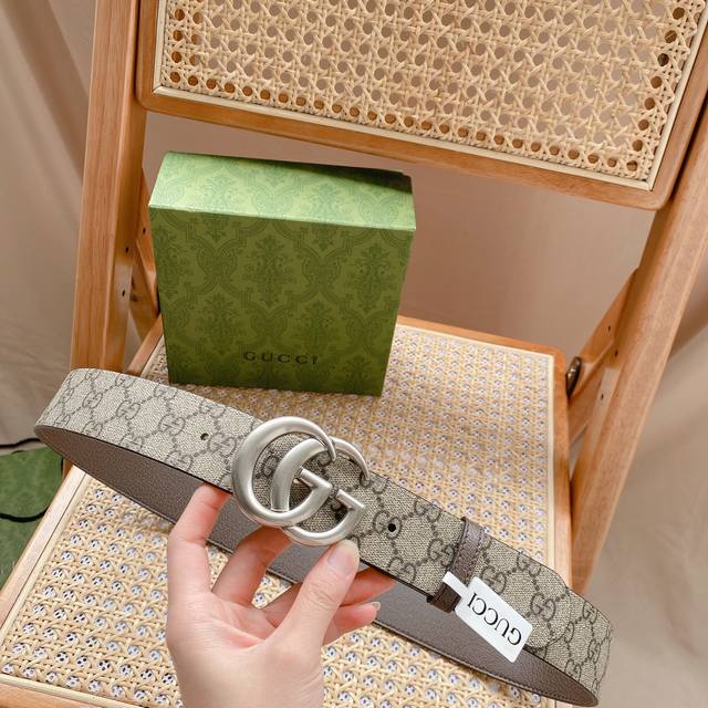 Gucci -意大利进口专柜专用印花帆布配猪皮纹底，搭配真空电镀仿古银旋转扣，经典款式，专柜有售，市场顶级品质，支持验货 配送全套专柜包装，宽度 3.8Cm