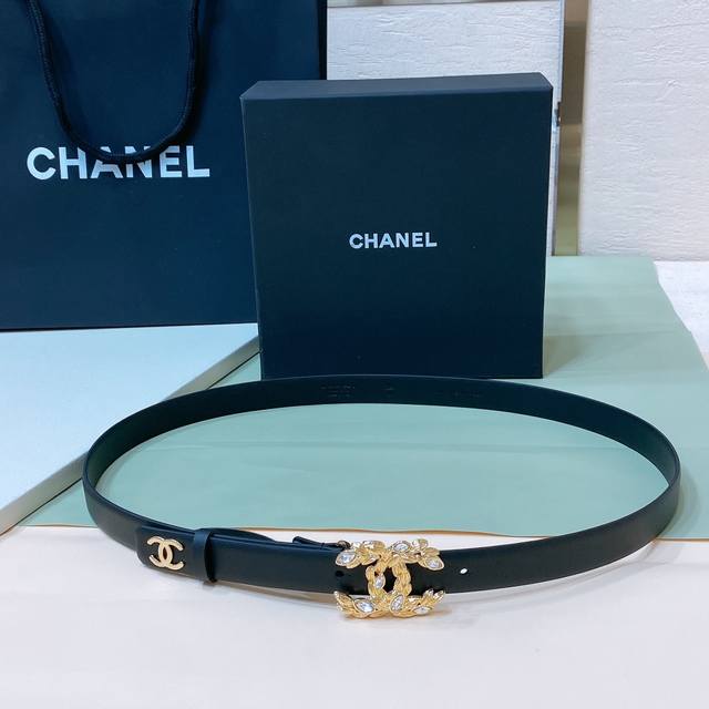 香奈儿 -双面意大利进口头层小牛皮，搭配真空电镀镶钻纯铜扣，官网新款，专柜有售，市场顶级品质，支持验货 配送全套专柜包装，宽度 2.0Cm