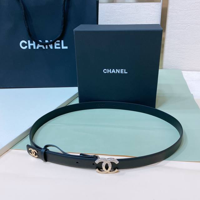 香奈儿 -双面意大利进口头层小牛皮，搭配真空电镀镶钻纯铜扣，官网新款，专柜有售，市场顶级品质，支持验货 配送全套专柜包装，宽度 2.0Cm