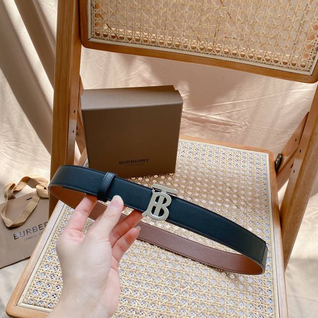 巴宝莉 -双面意大利进口头层小牛皮，搭配真空电镀亮面纯铜扣，经典款式，专柜有售，市场顶级品质，支持验货 配送全套专柜包装，宽度 3.0Cm