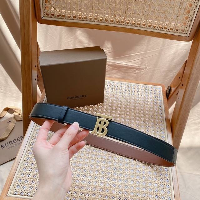 巴宝莉 -双面意大利进口头层小牛皮，搭配真空电镀亮面纯铜扣，经典款式，专柜有售，市场顶级品质，支持验货 配送全套专柜包装，宽度 3.0Cm