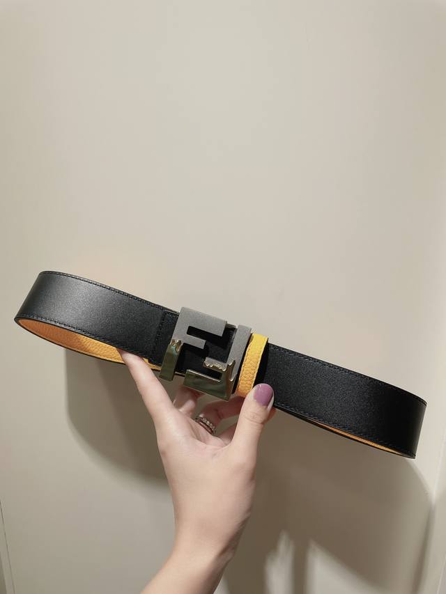 Fendi -意大利进口头层小牛皮配荔枝纹底，搭配真空电镀拼色纯铜扣，官网新款，专柜有售，市场顶级品质，支持验货 配送全套专柜包装，宽度 4.0Cm