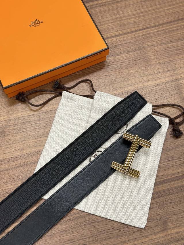爱马仕 -意大利进口头层荔枝纹牛皮配平纹底，搭配真空电镀亮面条纹纯铜扣，官网新款，专柜有售，市场顶级品质，支持验货 配送全套专柜包装，宽度 3.8Cm