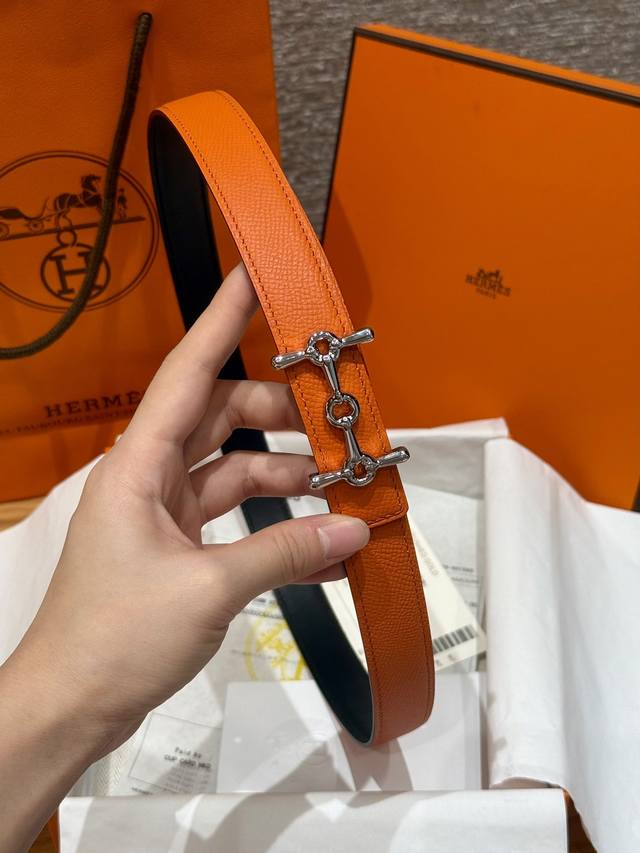 爱马仕 意大利进口头层手掌纹牛皮配平纹底，搭配真空电镀亮面纯铜扣，官网新款，专柜有售，市场顶级品质，支持验货 配送全套专柜包装，宽度 2.5Cm