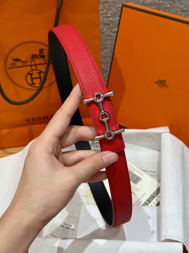 爱马仕 意大利进口头层手掌纹牛皮配平纹底,搭配真空电镀亮面纯铜扣,官网新款,专柜有售,市场顶级品质,支持验货 配送全套专柜包装,宽度 2.5Cm 爱马仕 意大利进口头层手掌纹牛皮配平纹底,搭配真空电镀亮面纯铜扣,官网新款,专柜有售,市场顶级品质,支持验货 配送全套专柜包装,宽度 2.5Cm