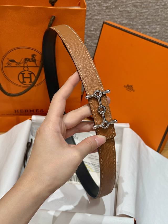 爱马仕 意大利进口头层手掌纹牛皮配平纹底，搭配真空电镀亮面纯铜扣，官网新款，专柜有售，市场顶级品质，支持验货 配送全套专柜包装，宽度 2.5Cm