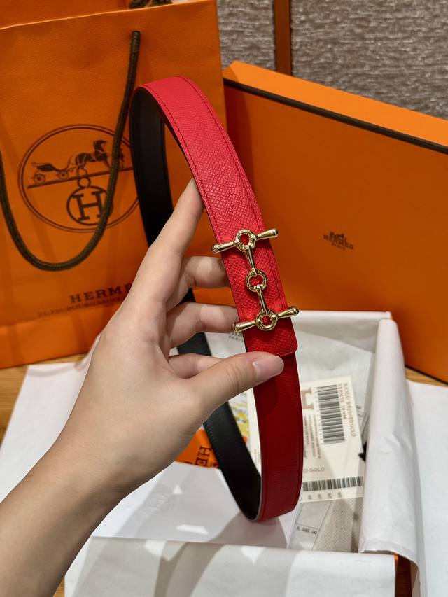爱马仕 意大利进口头层手掌纹牛皮配平纹底，搭配真空电镀亮面纯铜扣，官网新款，专柜有售，市场顶级品质，支持验货 配送全套专柜包装，宽度 2.5Cm