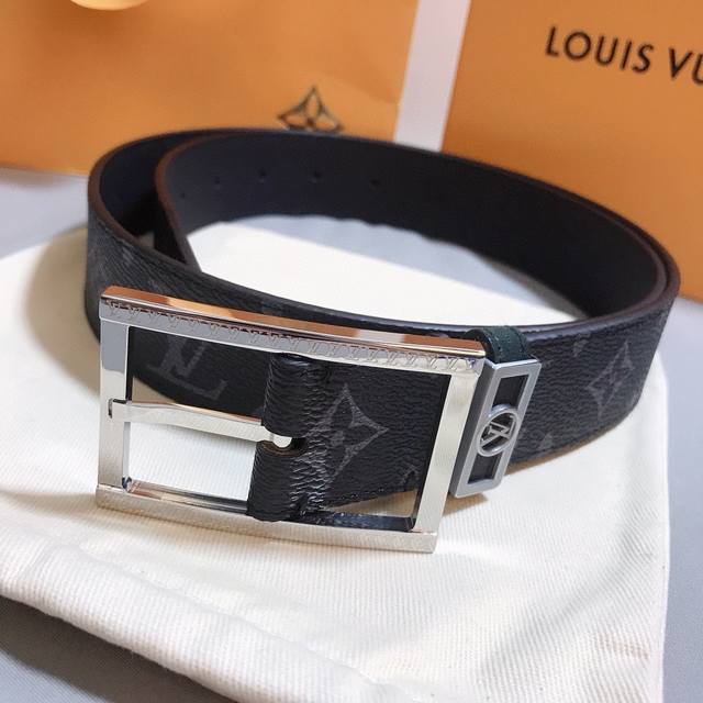 配送正版新款红色礼品包装高端精品原单，Lv路易威登原版腐蚀花纹新款纯钢针扣，精品五金，意大利进口原厂面料搭配针纹底牛皮， 制作工艺考究 媲美正品无压力 宽度3.