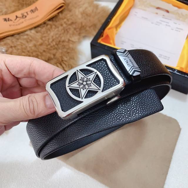 克罗心纯钢自动扣系列，宽度3.5Cm，配正版包装，精工无缝带工艺，五金精品打磨材质，高端品质原单小牛皮搭配荔枝纹，正版开模， 高清实拍大图 ，保质保量