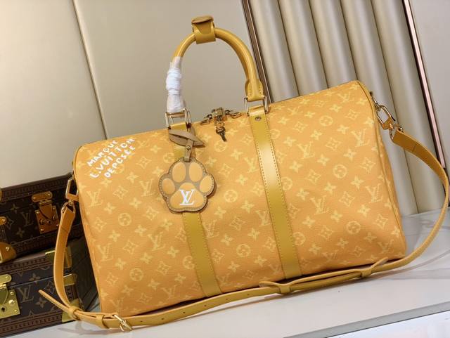 顶级原单复刻独家实拍 Keepall Bandoulière 45 M12880 黄花 丝印 Monogram Heritage帆布和配套的牛皮装饰为这款kee