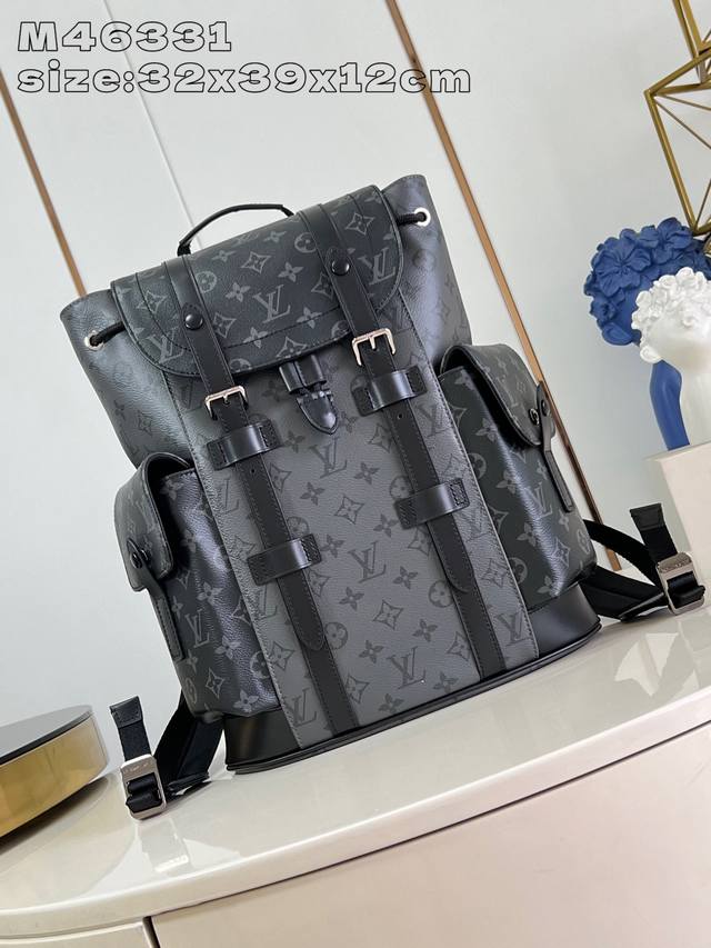 顶级原单复刻独家实拍m46331本款 Christopher 小号双肩包融合 Monogram Eclipse Reverse 帆布和皮革饰边，以稍小尺寸呈现登